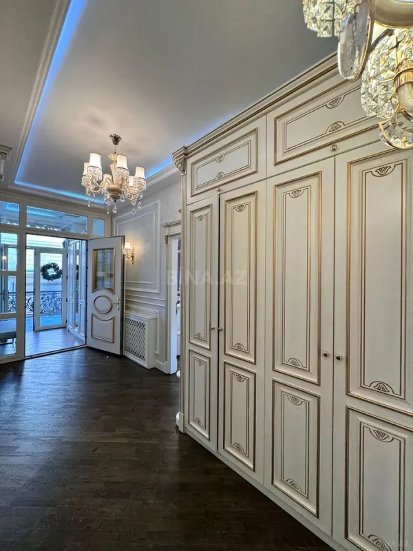 Satılır 6 otaqlı həyət evi 400 m²