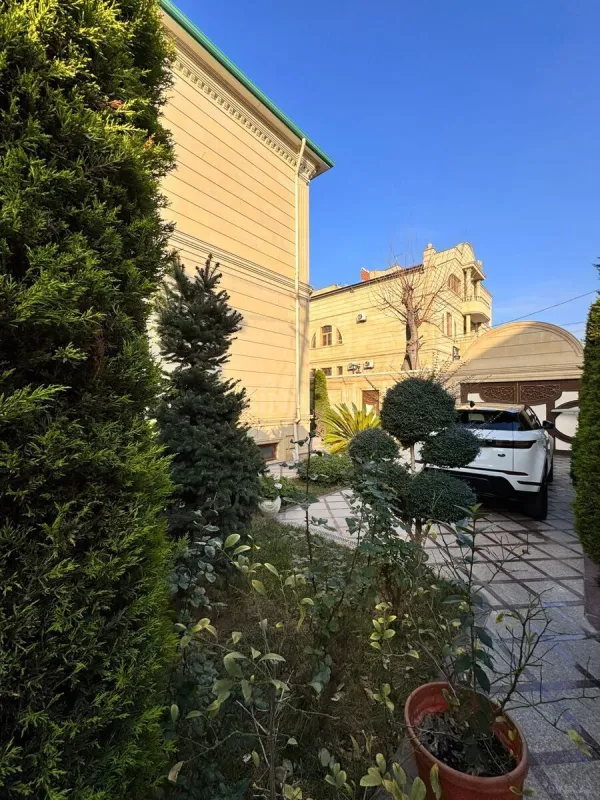 Satılır 6 otaqlı həyət evi 400 m²