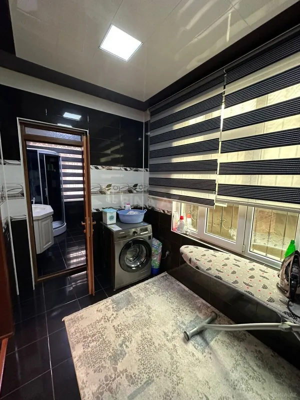 Satılır 6 otaqlı həyət evi 600 m²