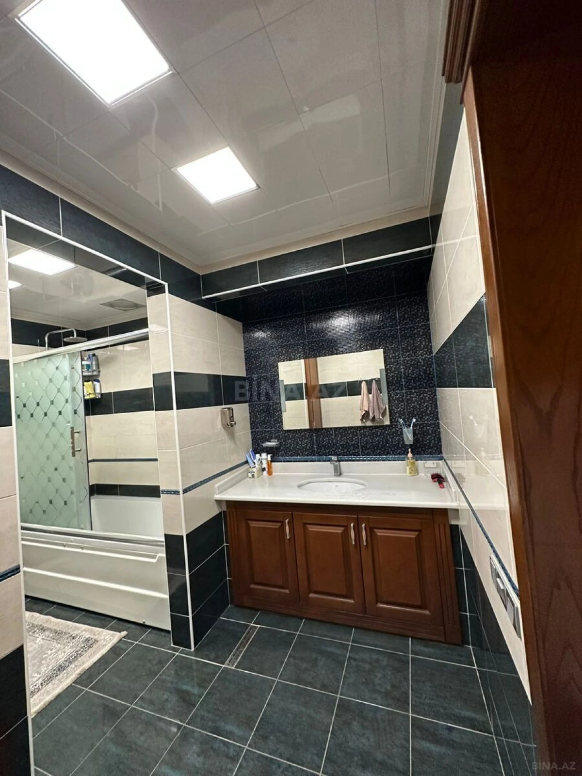 Satılır 6 otaqlı həyət evi 600 m²