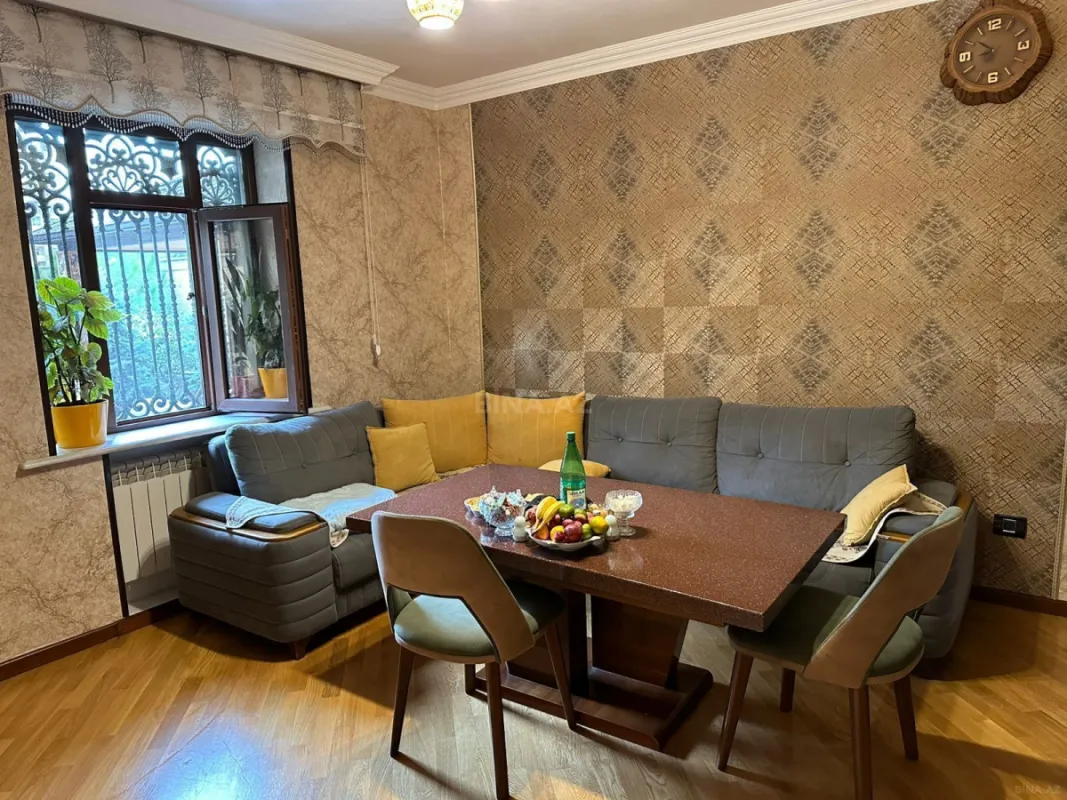Satılır 6 otaqlı həyət evi 600 m²
