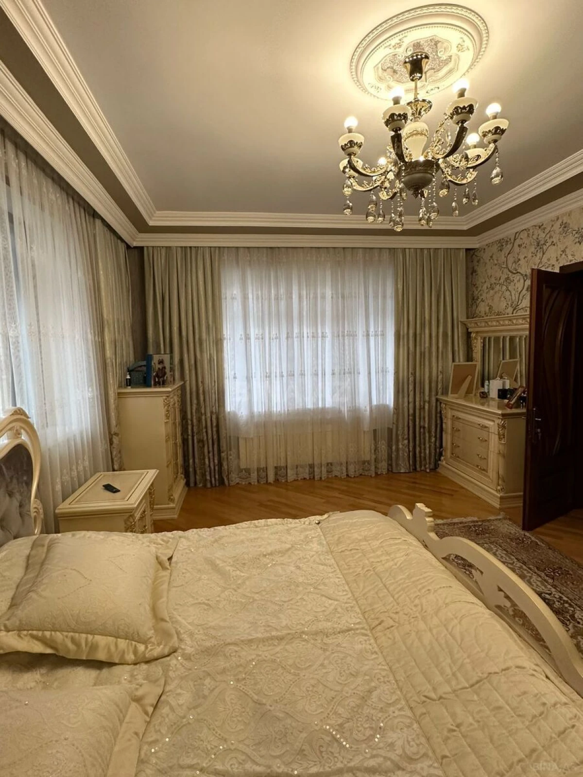 Satılır 6 otaqlı həyət evi 600 m²