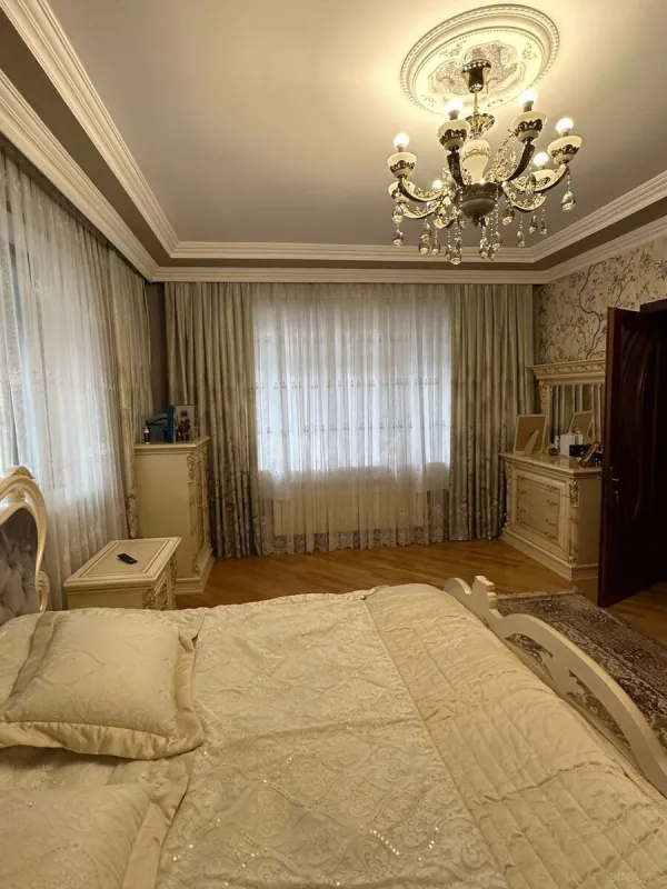 Satılır 6 otaqlı həyət evi 600 m²