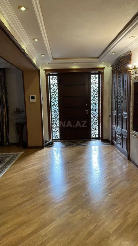 Satılır 6 otaqlı həyət evi 600 m²