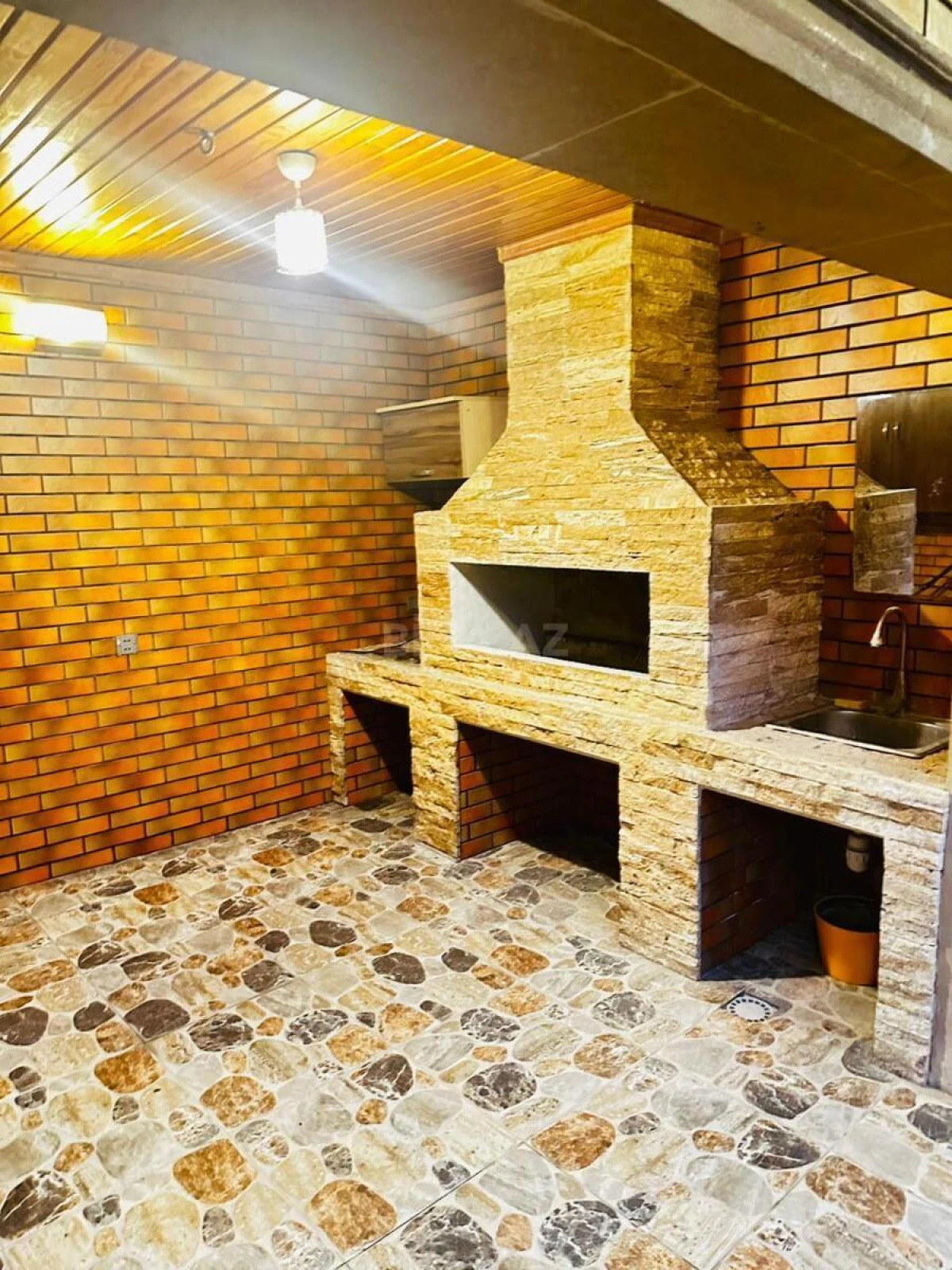 Satılır 6 otaqlı həyət evi 600 m²