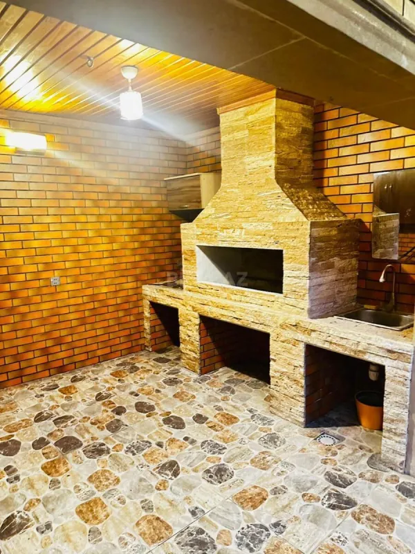 Satılır 6 otaqlı həyət evi 600 m²