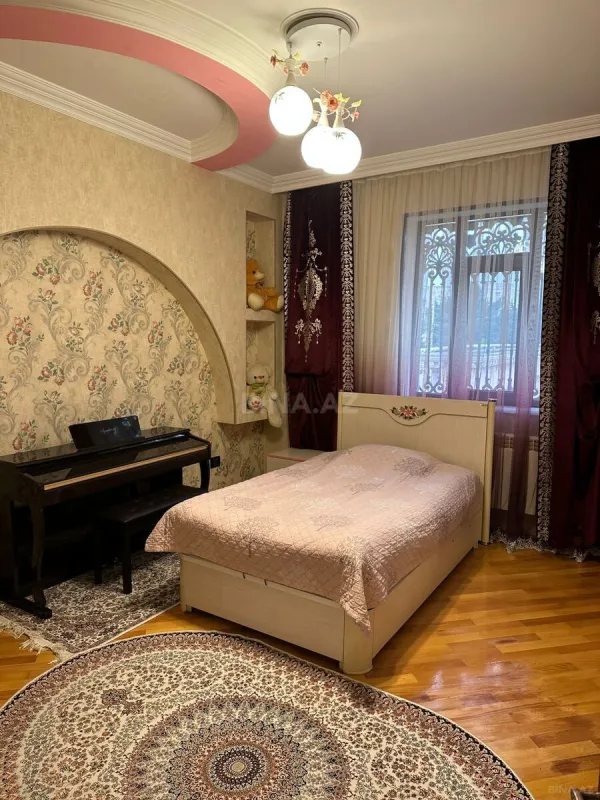 Satılır 6 otaqlı həyət evi 600 m²