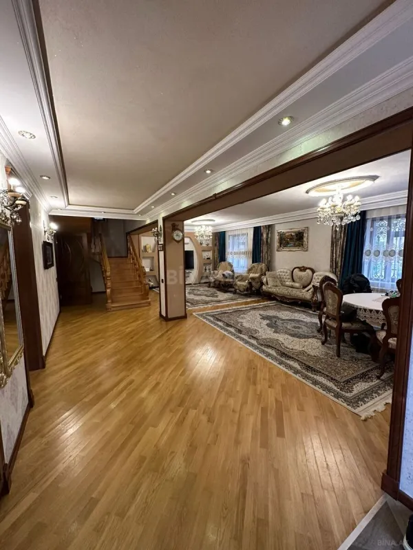 Satılır 6 otaqlı həyət evi 600 m²