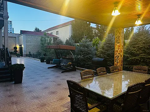 Satılır 6 otaqlı həyət evi 600 m²