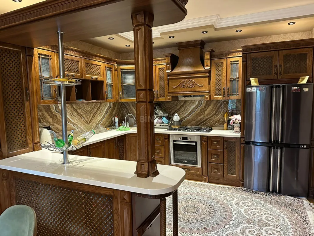 Satılır 6 otaqlı həyət evi 600 m²