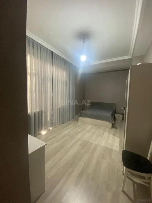 Satılır 3 otaqlı mənzil 165 m²