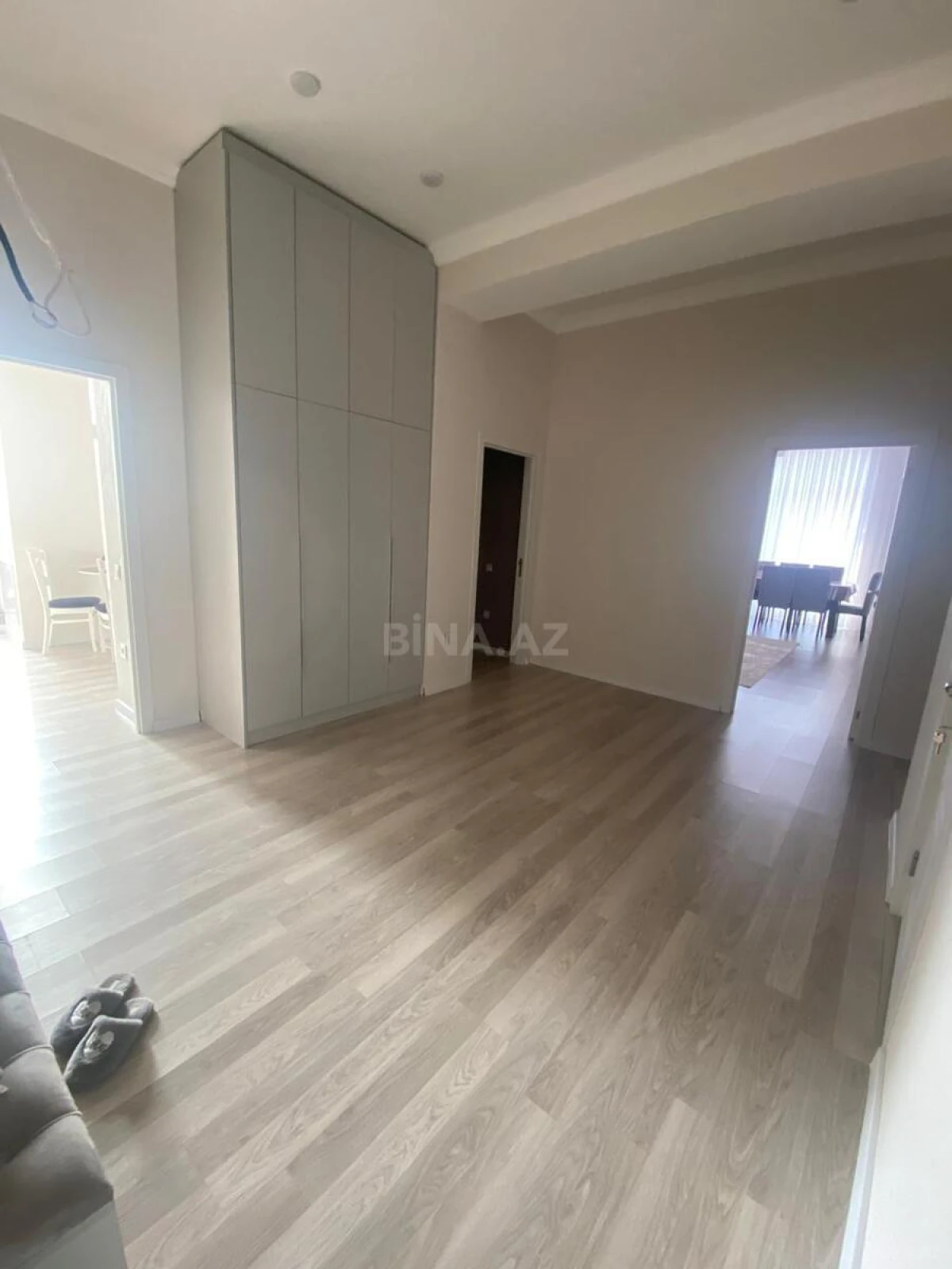 Satılır 3 otaqlı mənzil 165 m²