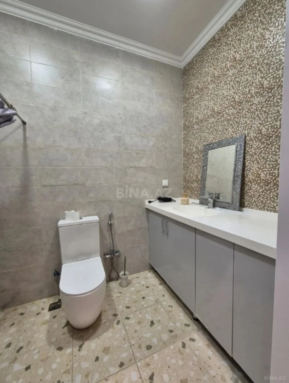 Satılır 2 otaqlı mənzil 65 m²