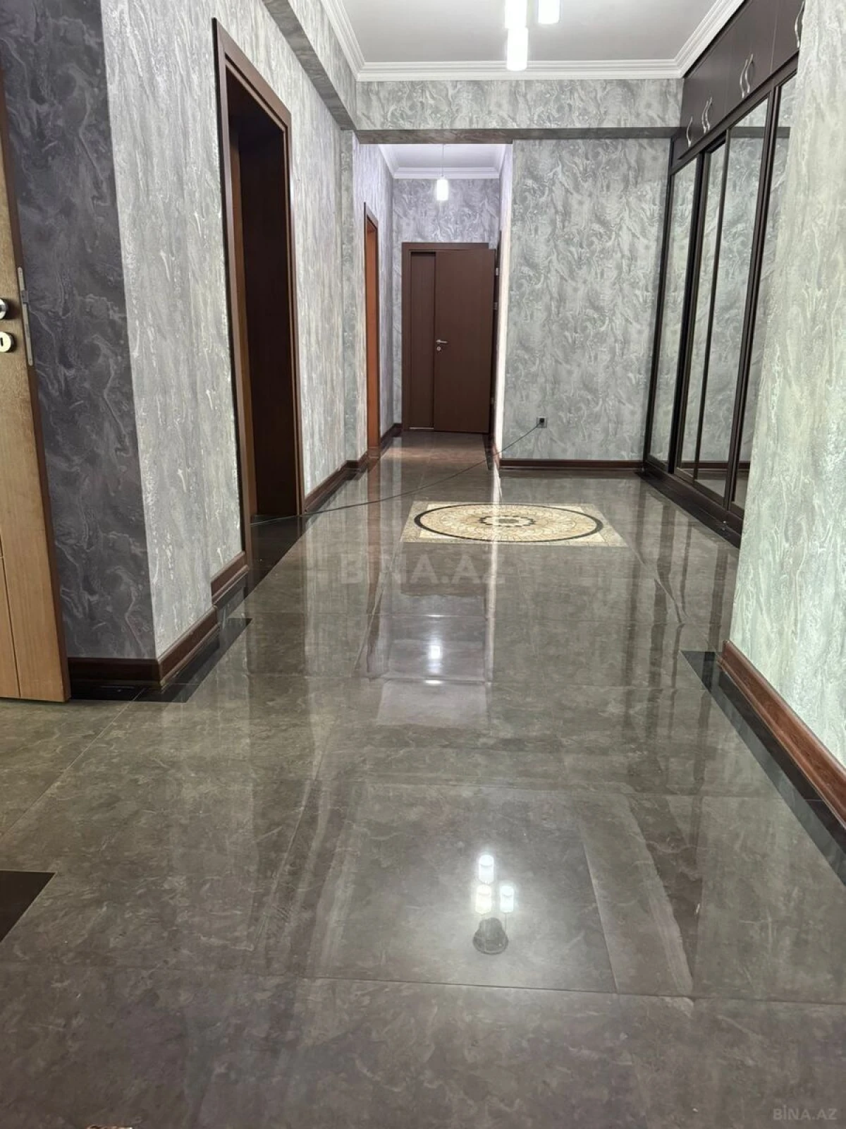 Kirayə verilir 3 otaqlı mənzil 150 m²