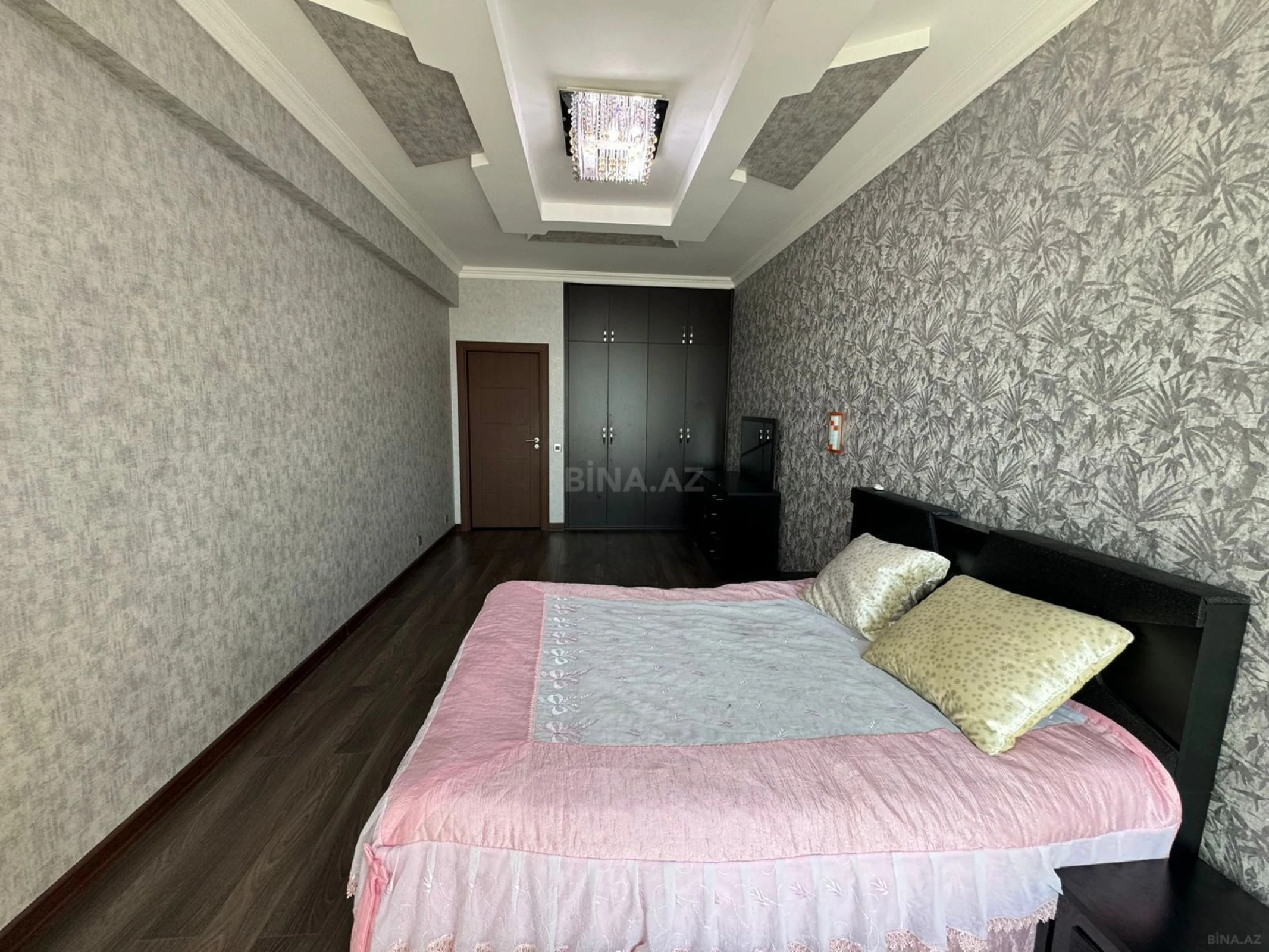 Kirayə verilir 3 otaqlı mənzil 150 m²