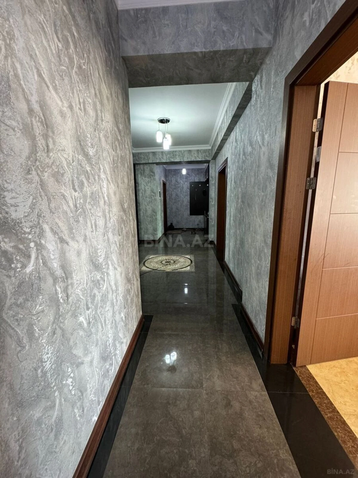 Kirayə verilir 3 otaqlı mənzil 150 m²