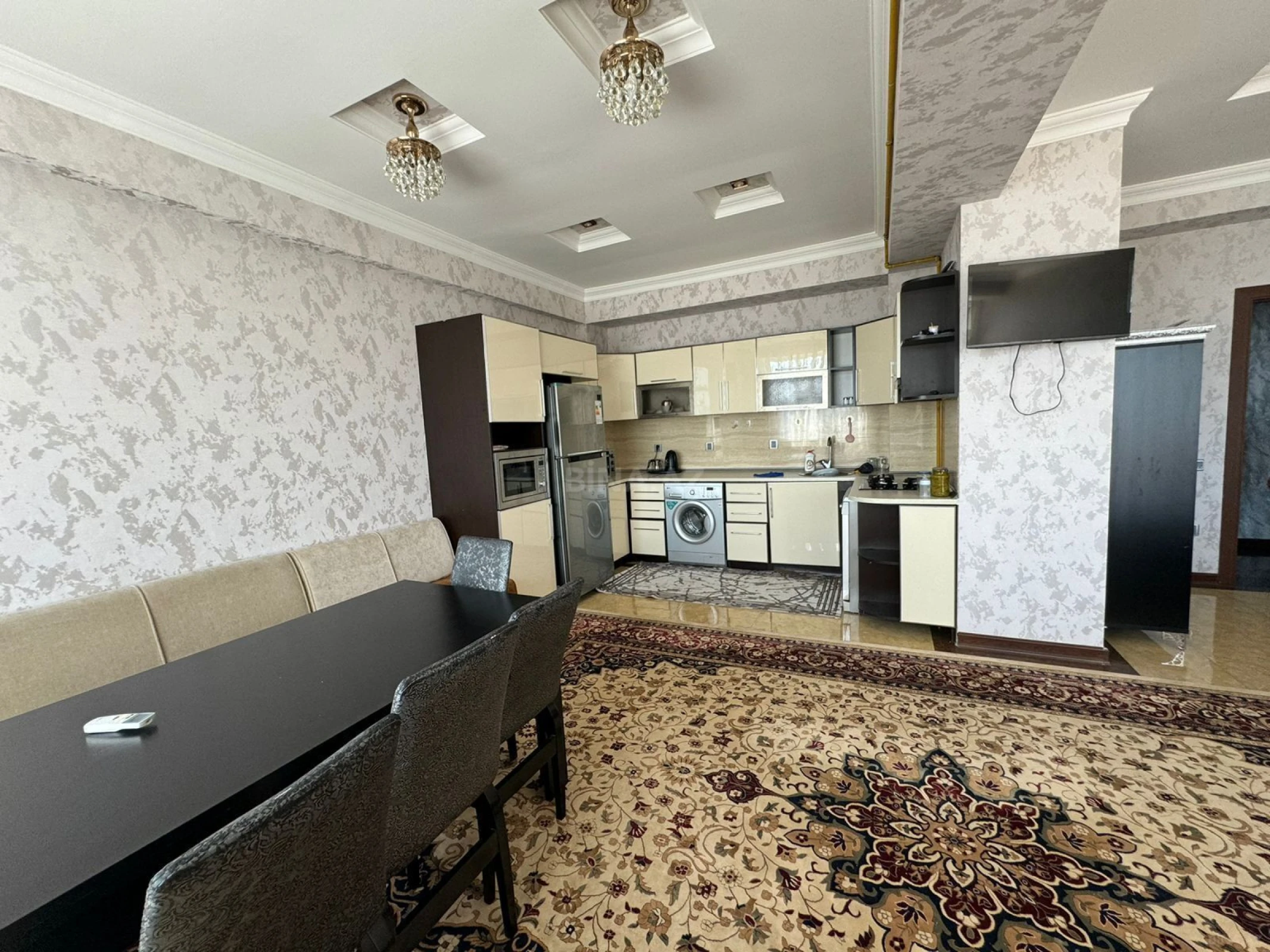 Kirayə verilir 3 otaqlı mənzil 150 m²