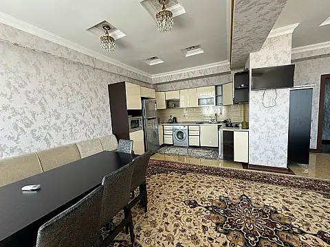Kirayə verilir 3 otaqlı mənzil 150 m²