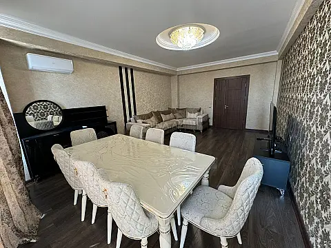 Kirayə verilir 3 otaqlı mənzil 150 m²