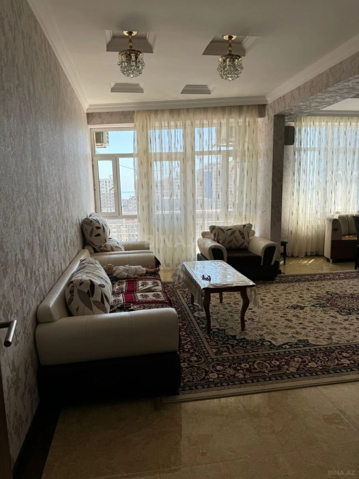 Kirayə verilir 3 otaqlı mənzil 150 m²
