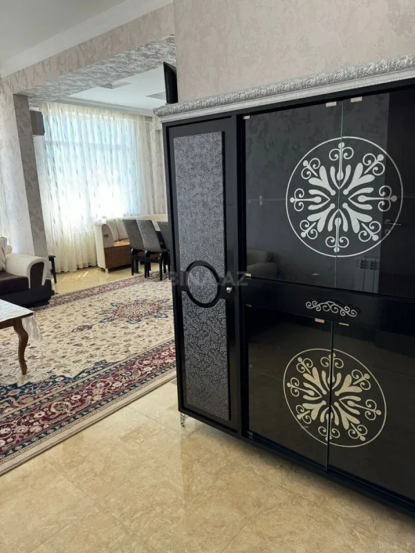 Kirayə verilir 3 otaqlı mənzil 150 m²