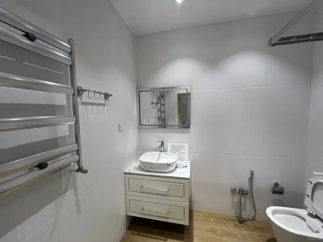 Kirayə verilir 3 otaqlı mənzil 140 m²