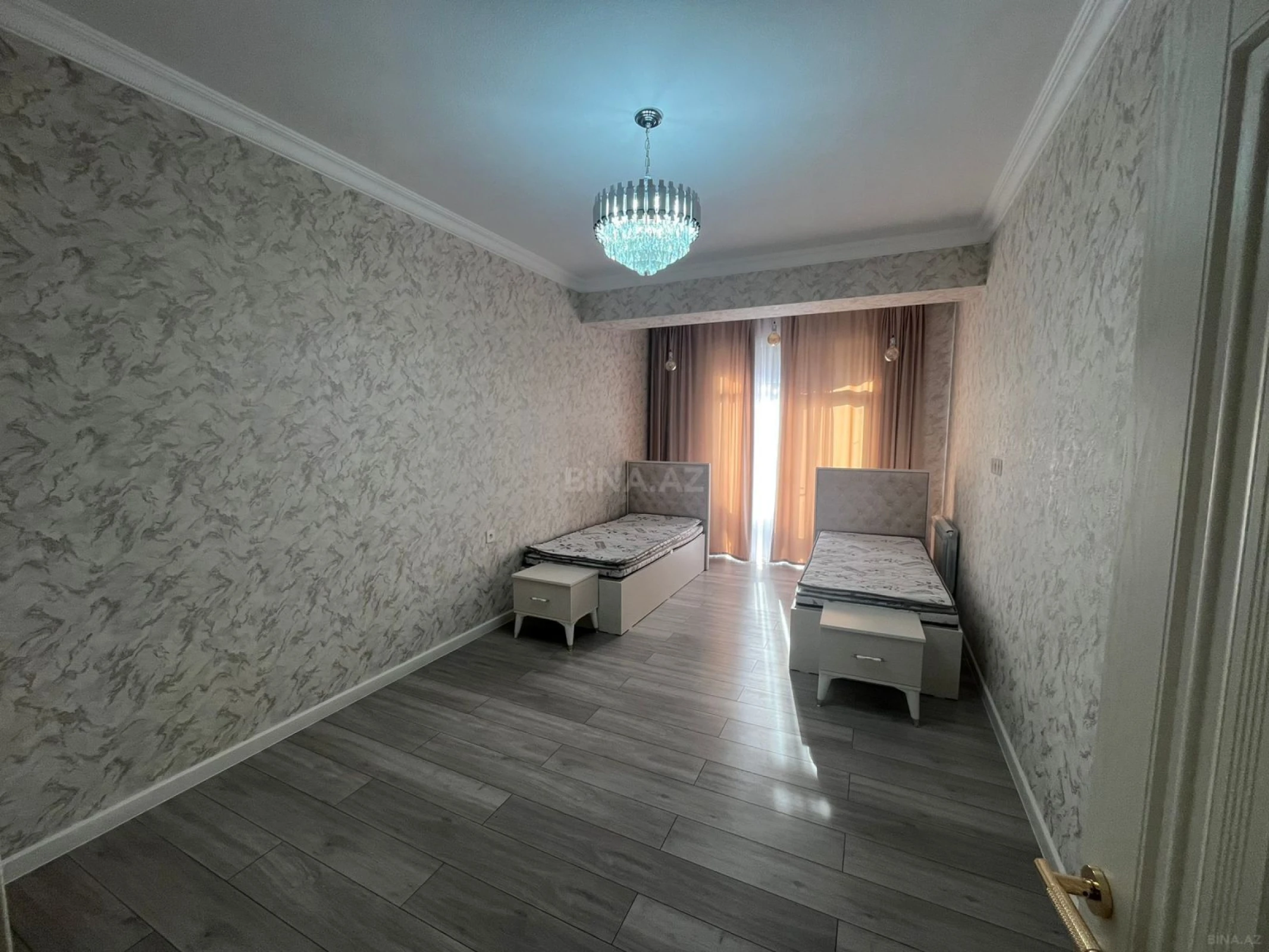 Kirayə verilir 3 otaqlı mənzil 140 m²