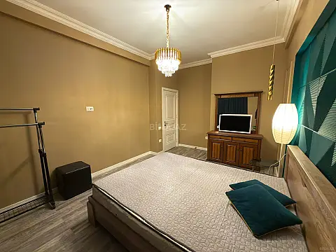 Kirayə verilir 2 otaqlı mənzil 65 m²