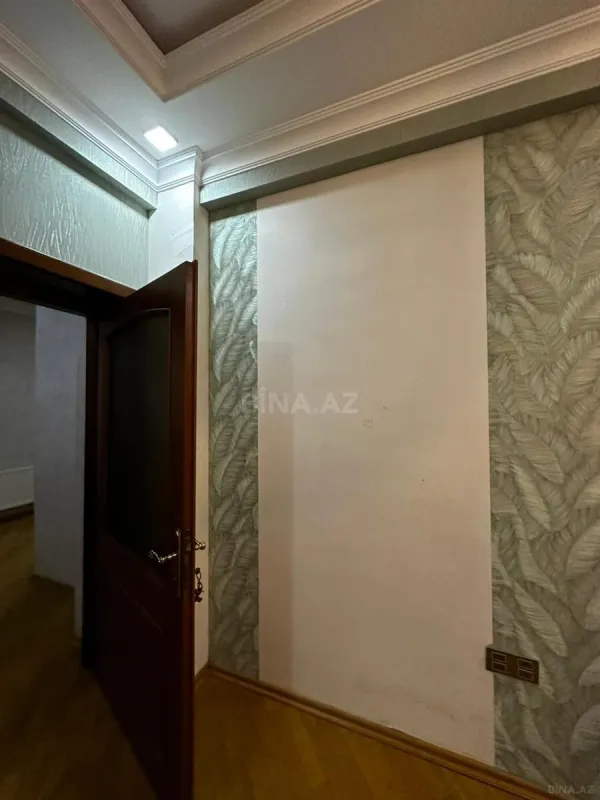 Satılır 3 otaqlı mənzil 157 m²