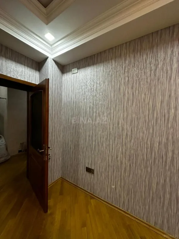 Satılır 3 otaqlı mənzil 157 m²