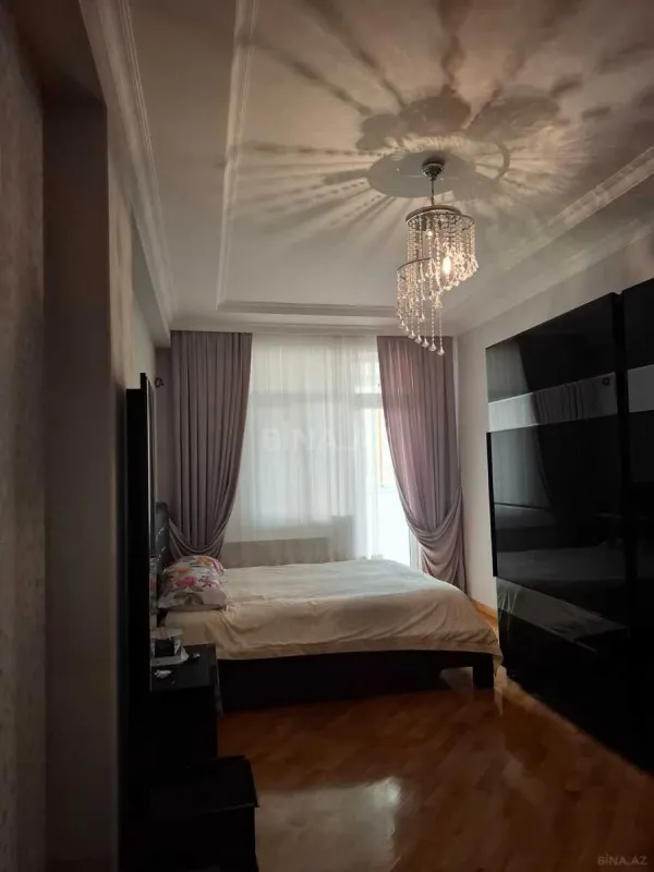 Satılır 3 otaqlı mənzil 129 m²