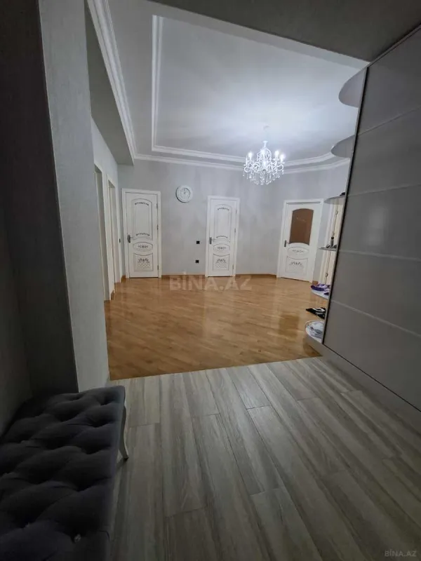 Satılır 3 otaqlı mənzil 129 m²