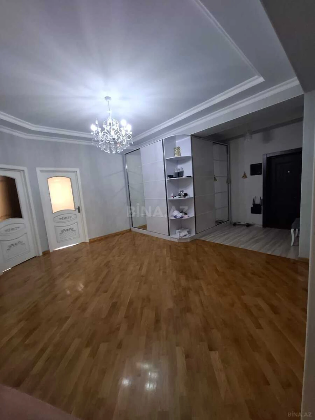 Satılır 3 otaqlı mənzil 129 m²