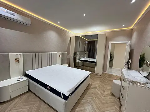 Kirayə verilir 4 otaqlı mənzil 180 m²