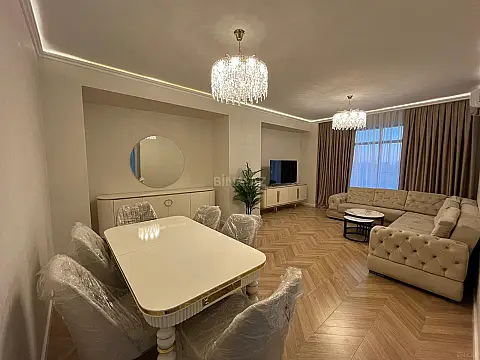 Kirayə verilir 4 otaqlı mənzil 180 m²