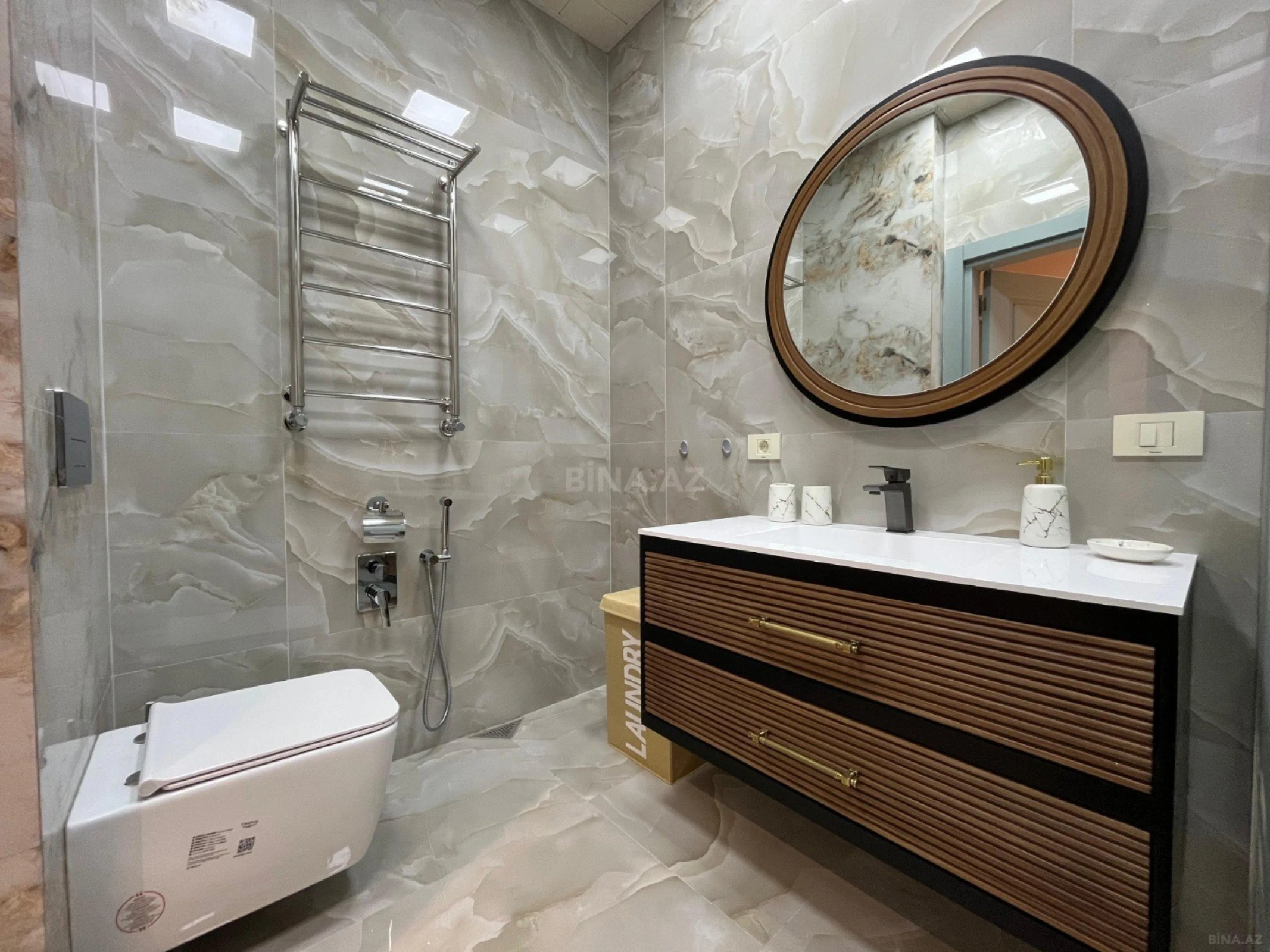 Kirayə verilir 4 otaqlı mənzil 180 m²