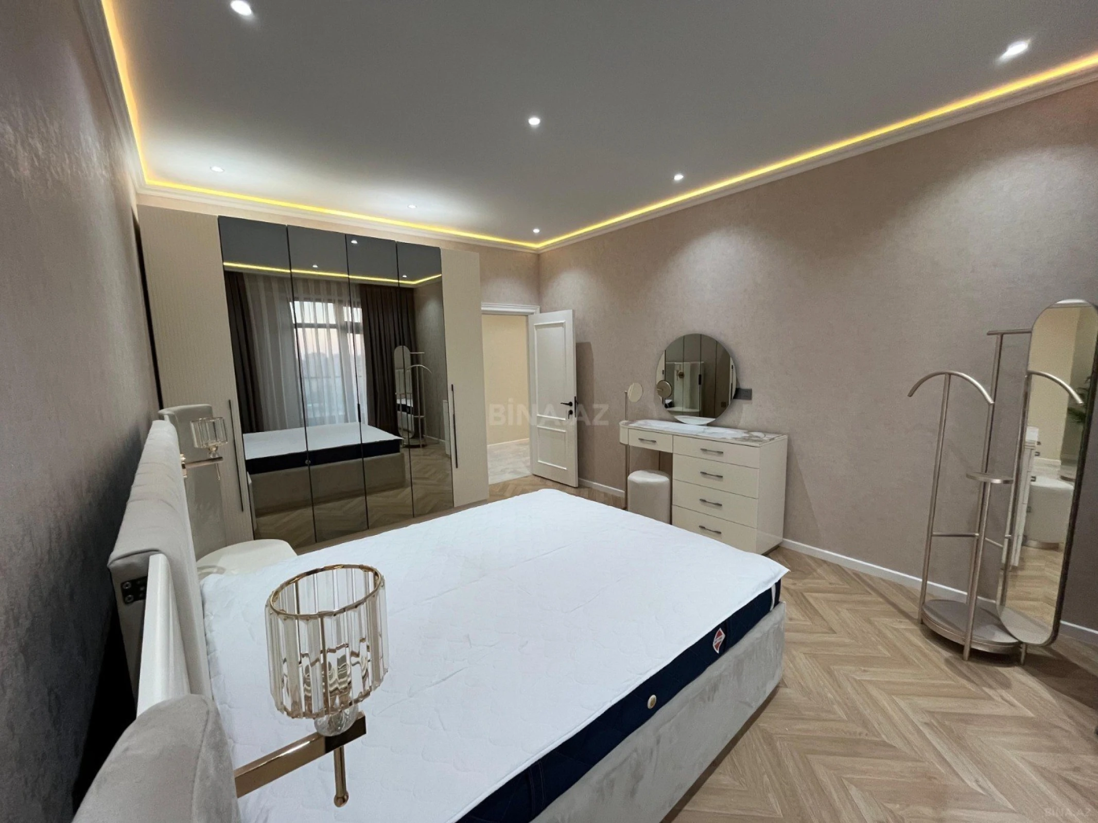Kirayə verilir 4 otaqlı mənzil 180 m²