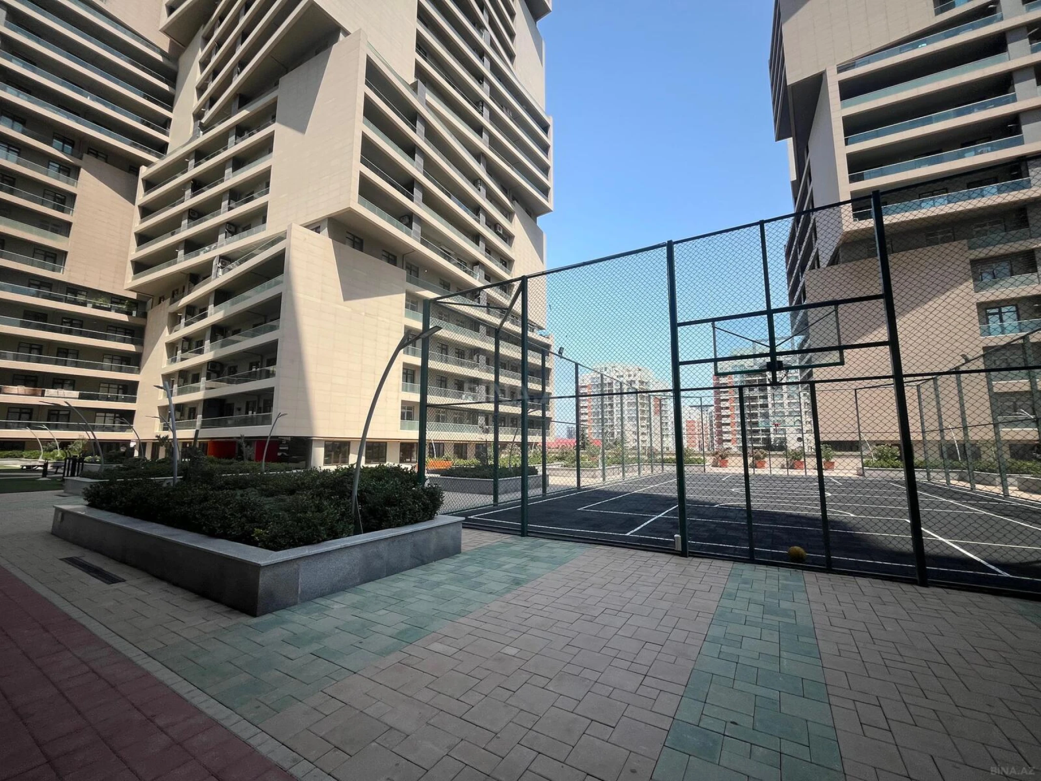 Kirayə verilir 4 otaqlı mənzil 180 m²