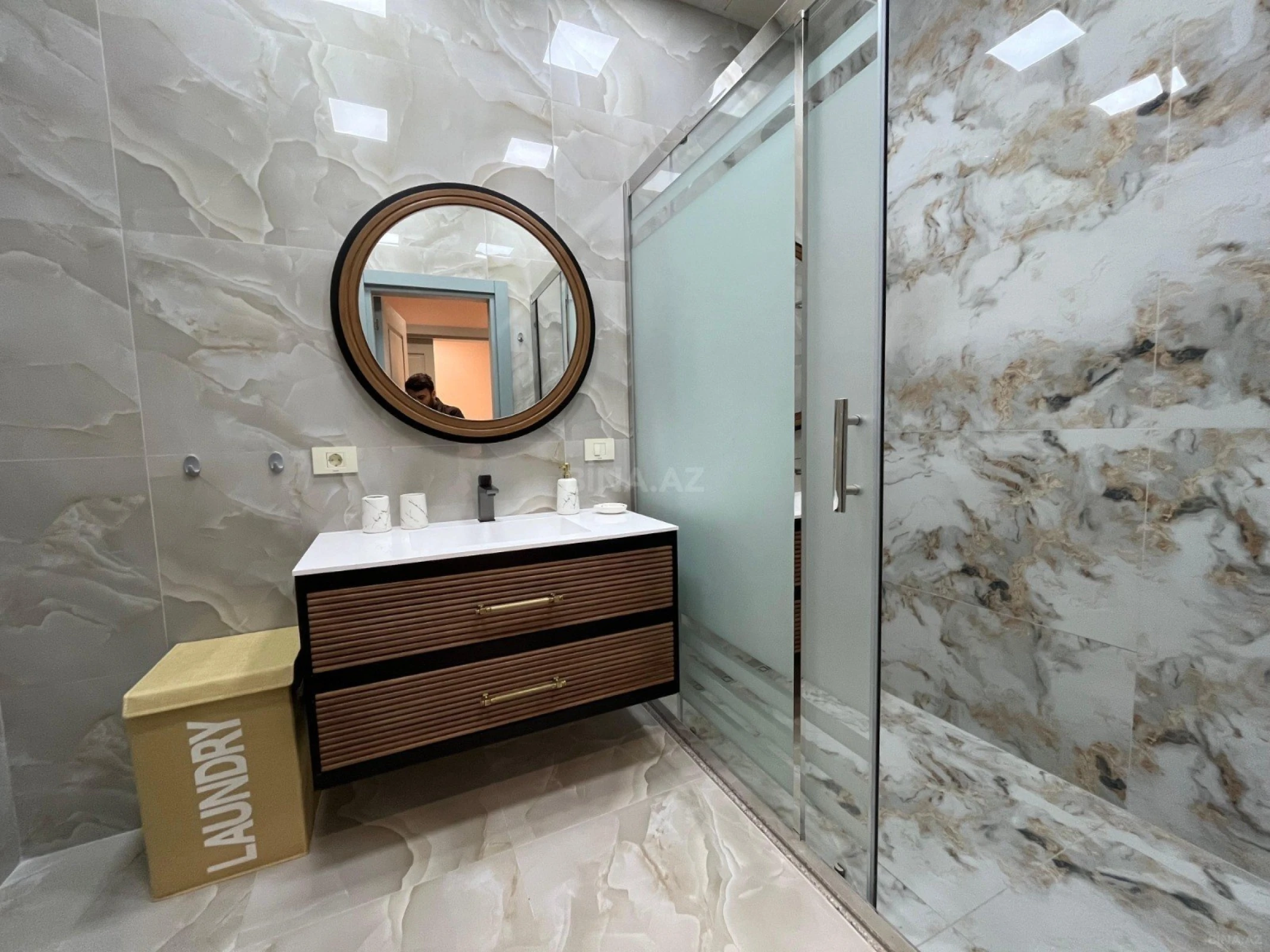 Kirayə verilir 4 otaqlı mənzil 180 m²