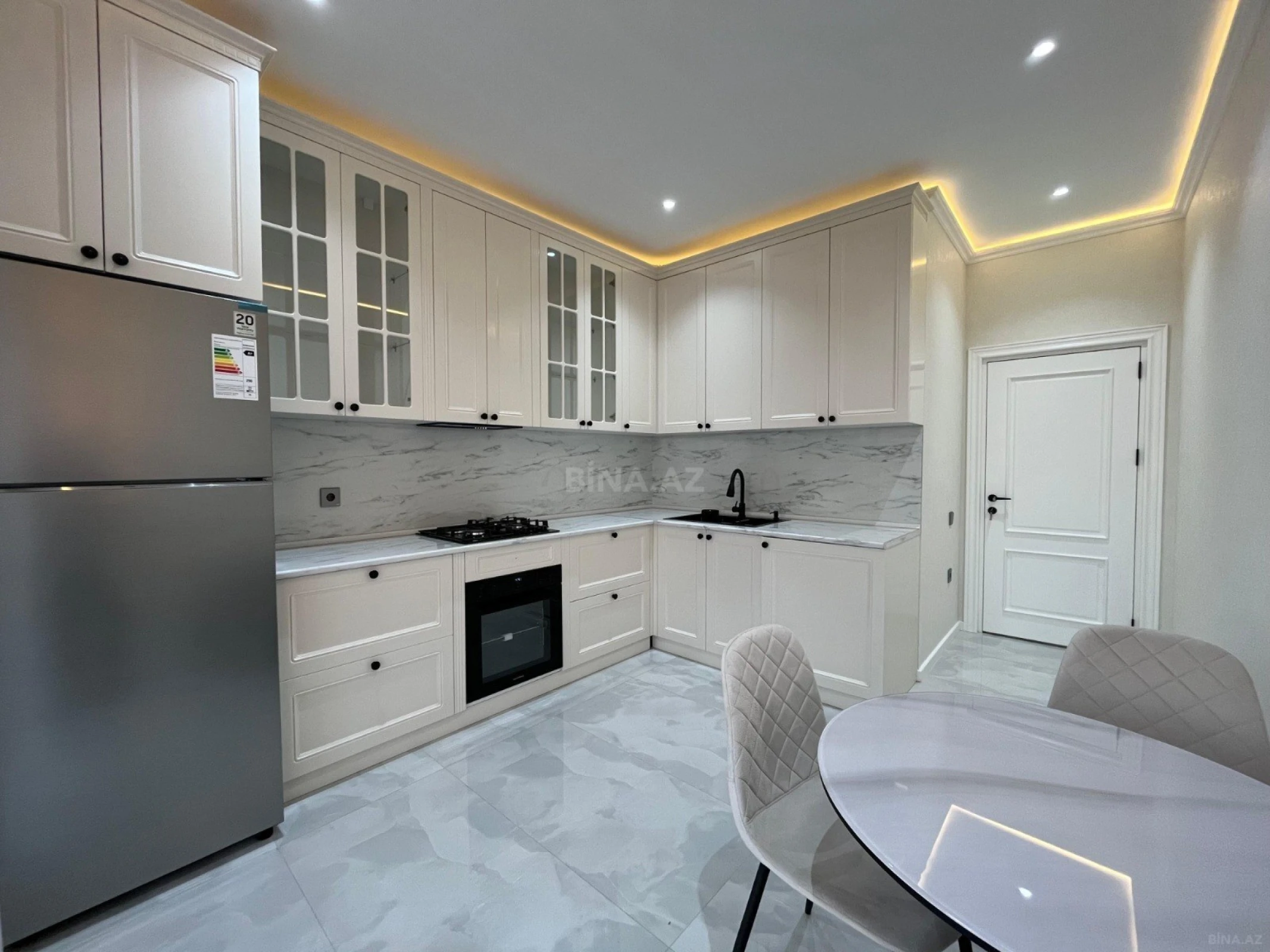 Kirayə verilir 4 otaqlı mənzil 180 m²