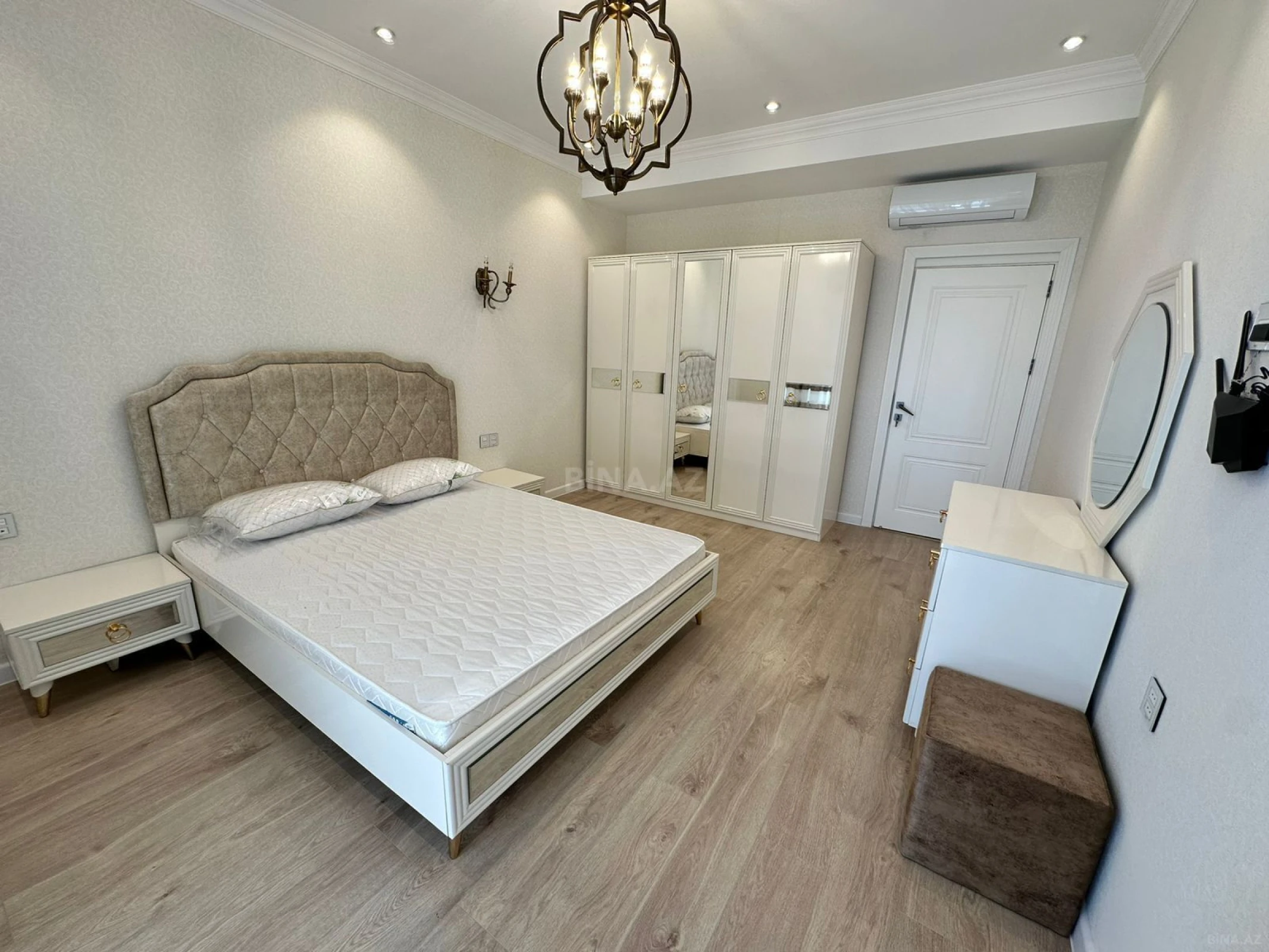 Kirayə verilir 4 otaqlı mənzil 180 m²