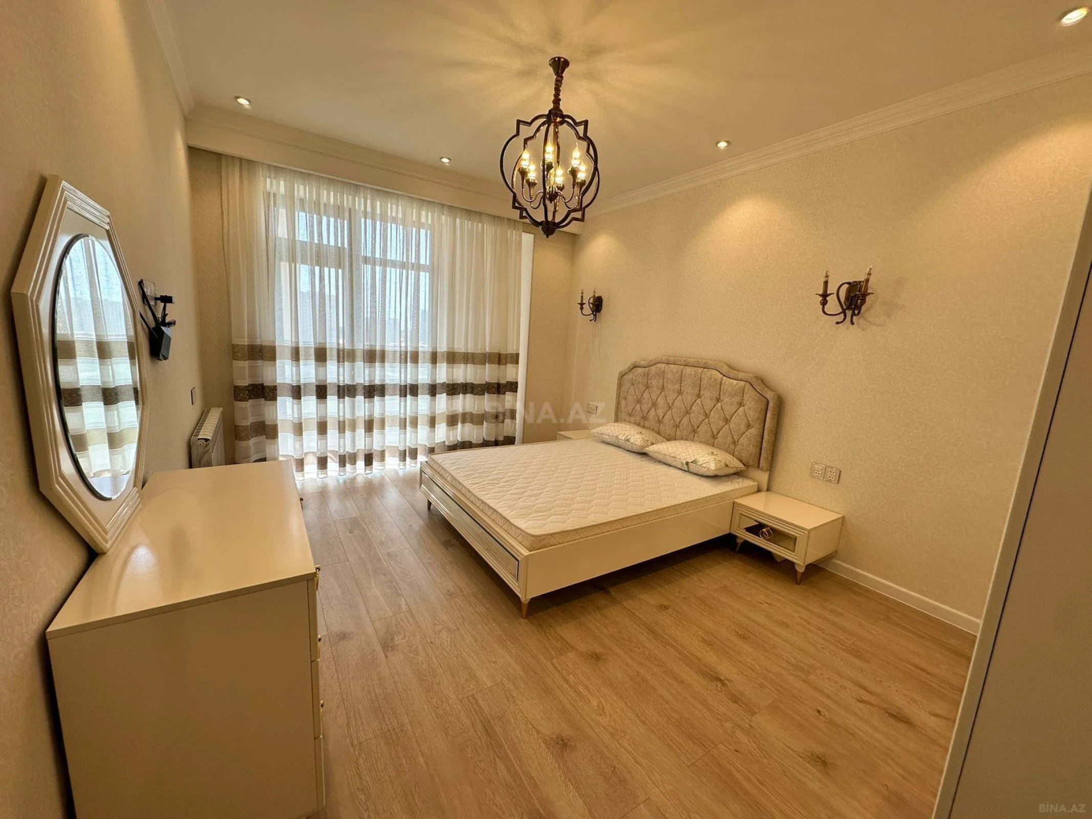 Kirayə verilir 4 otaqlı mənzil 180 m²