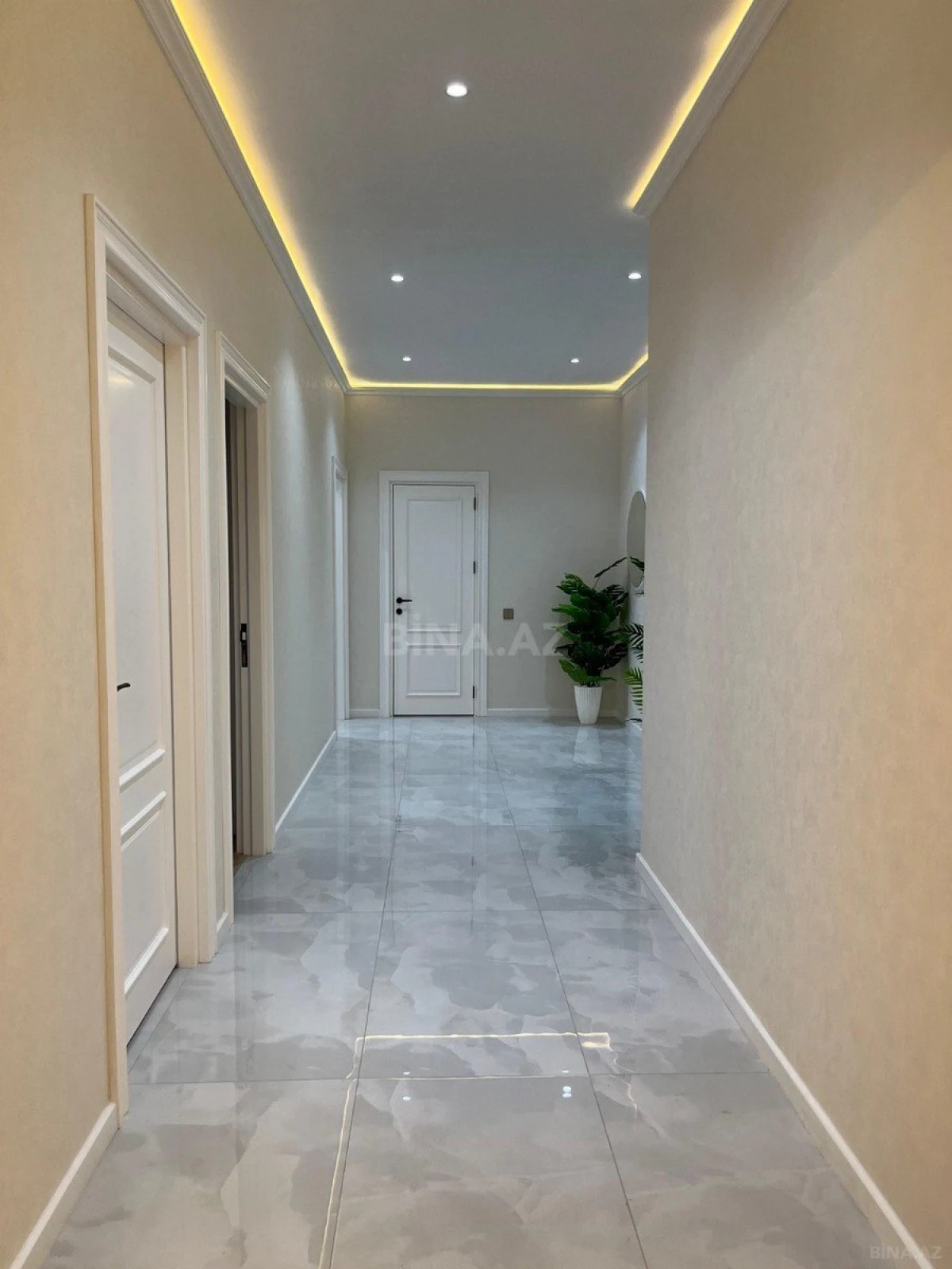 Kirayə verilir 4 otaqlı mənzil 180 m²