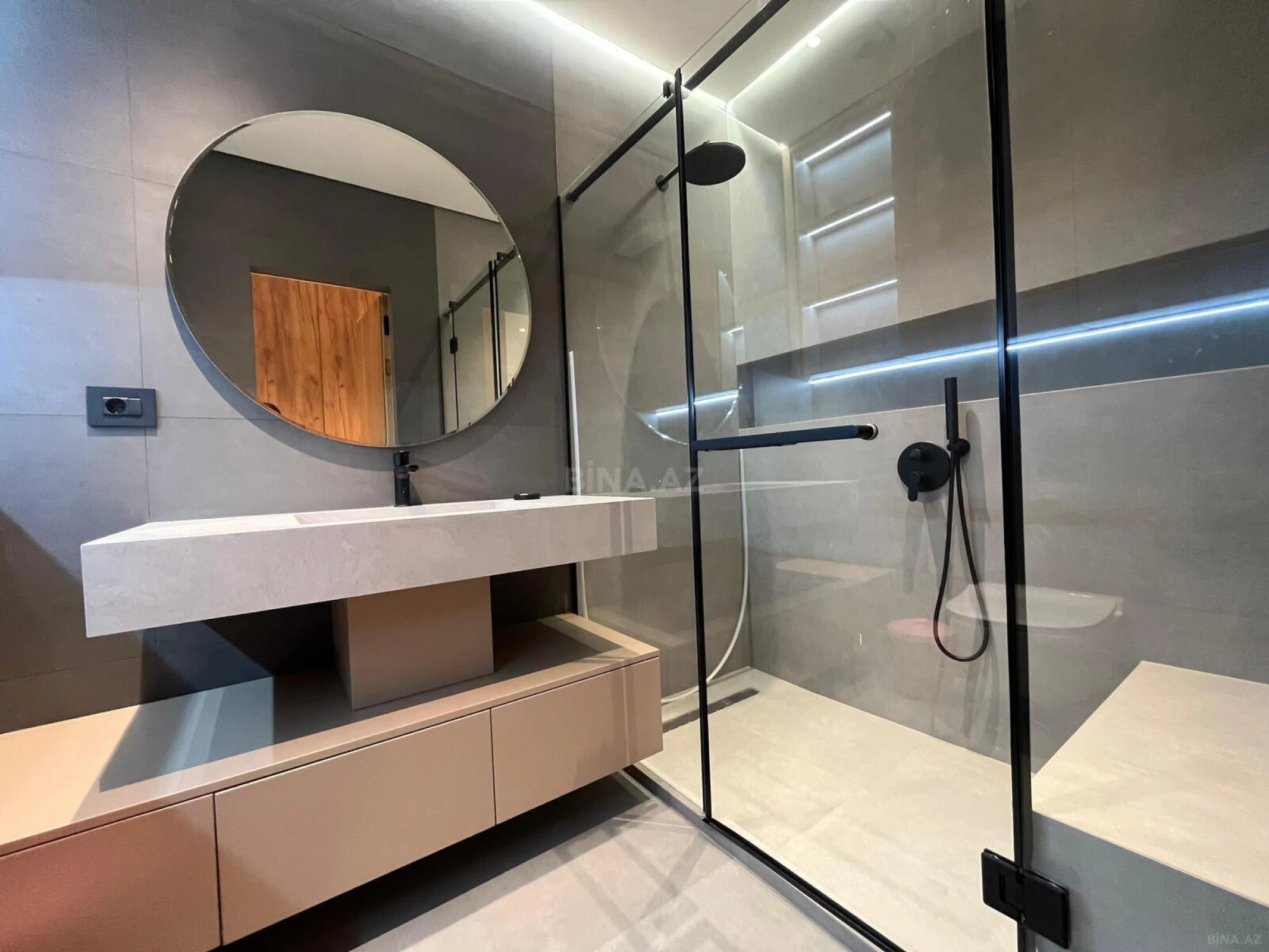 Kirayə verilir 4 otaqlı mənzil 180 m²