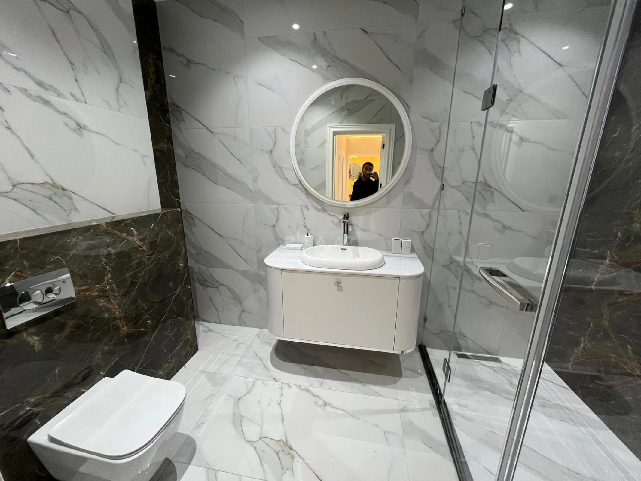 Kirayə verilir 4 otaqlı mənzil 180 m²