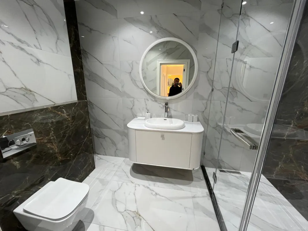 Kirayə verilir 4 otaqlı mənzil 180 m²