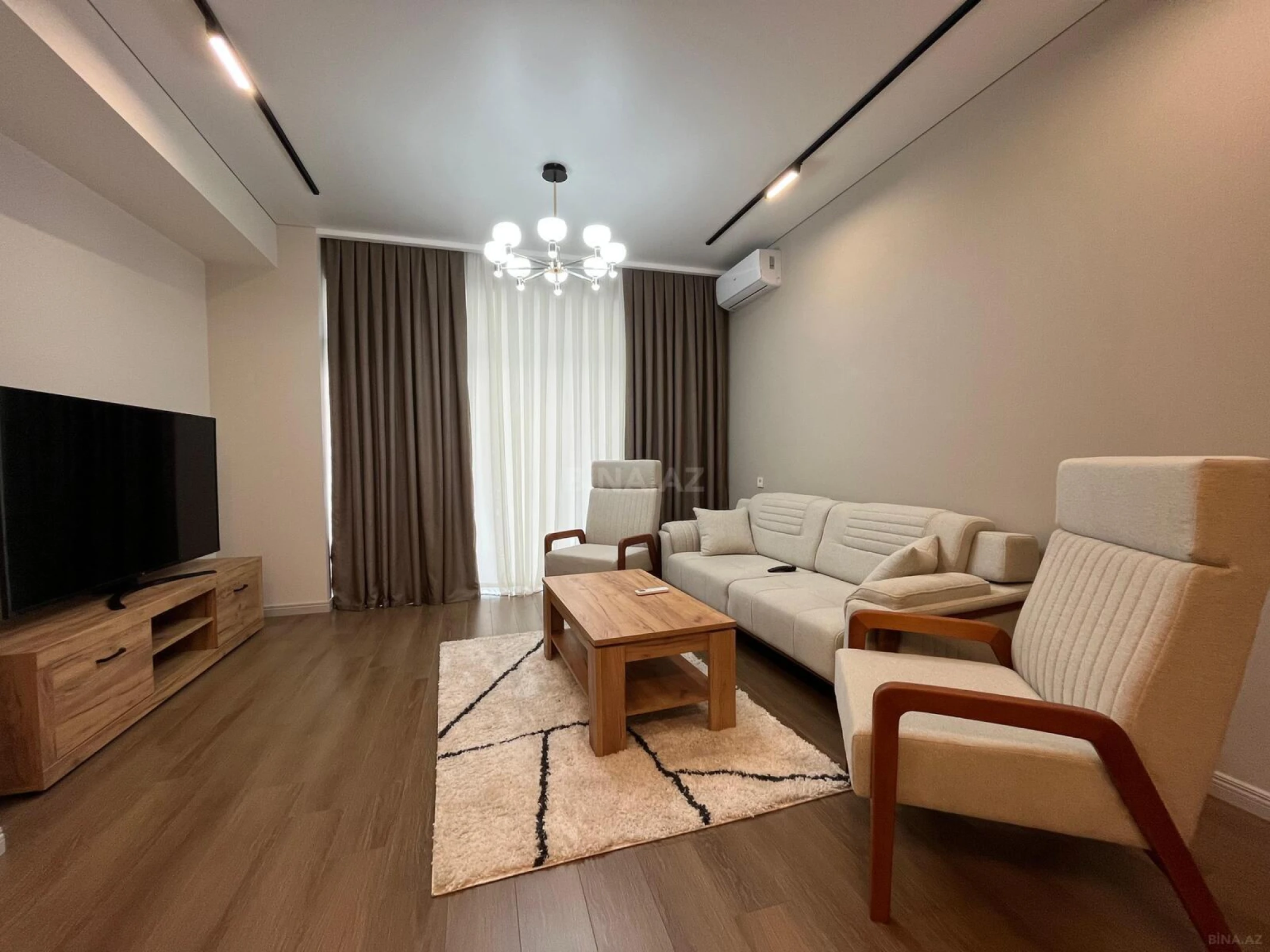 Kirayə verilir 4 otaqlı mənzil 180 m²