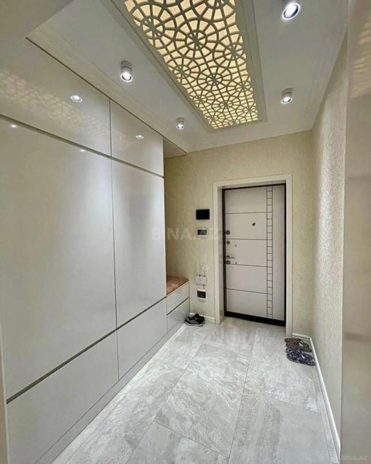 Kirayə verilir 4 otaqlı mənzil 180 m²