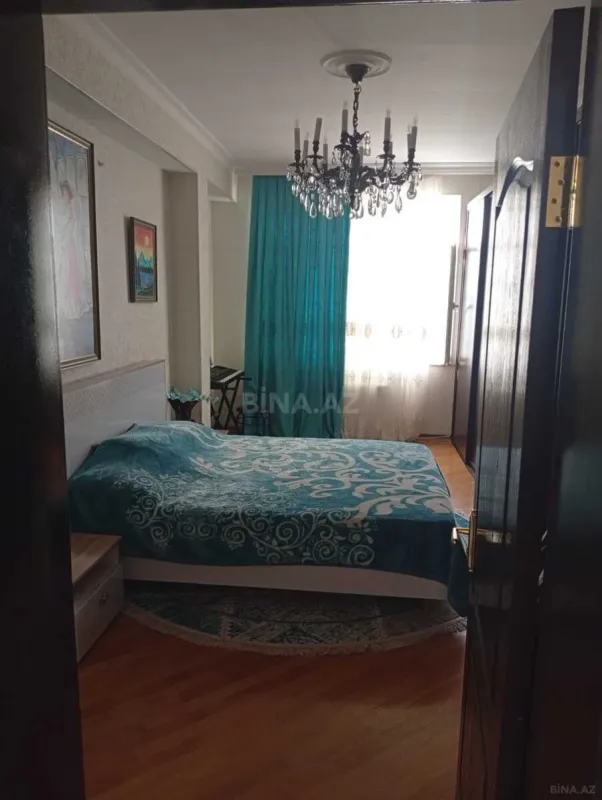 Satılır 3 otaqlı mənzil 130 m²