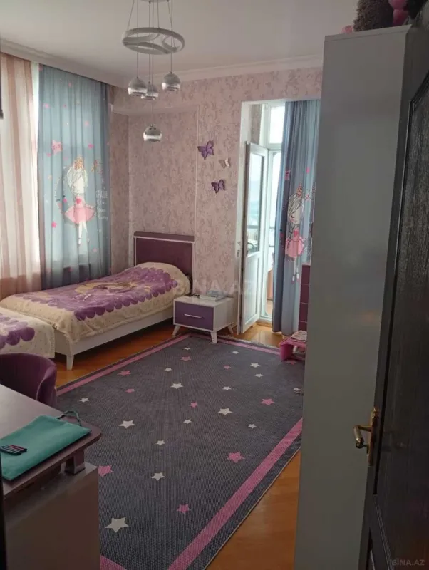 Satılır 3 otaqlı mənzil 130 m²